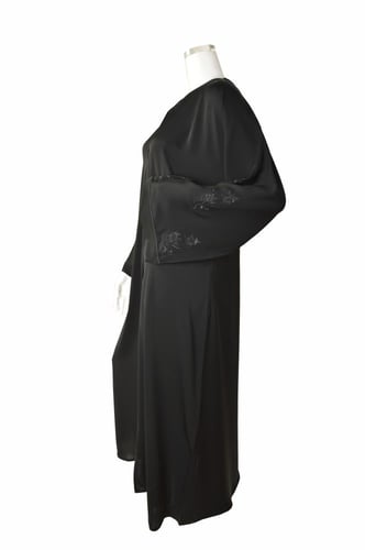 عباية تطريز بتصميم عصري