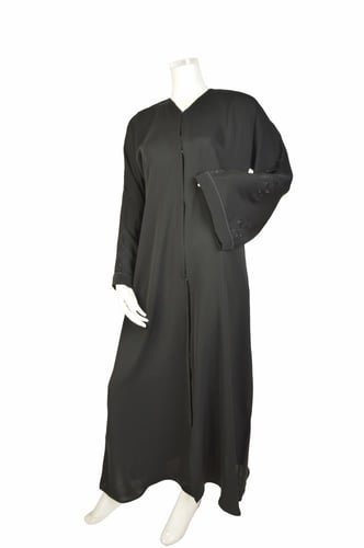 عباية تطريز بتصميم عصري