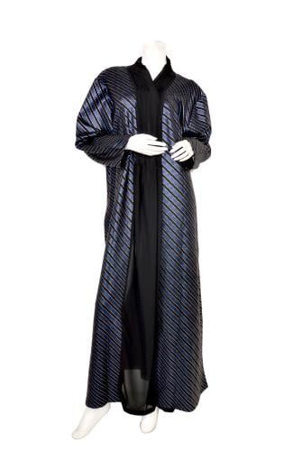 عباية شتوية فاخرة بقماش مخملي بخطوط معدنية – تصميم...