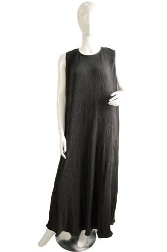 فستان (بدون اسم) أسود كلاسيكي بقماش كريب مجعد فاخر...