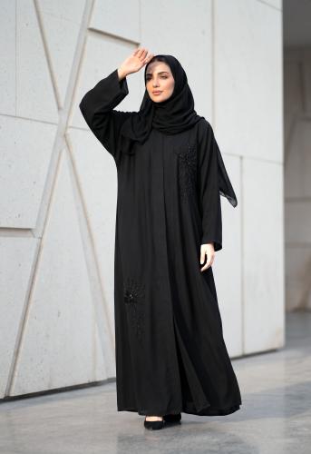 عباية مطرزة