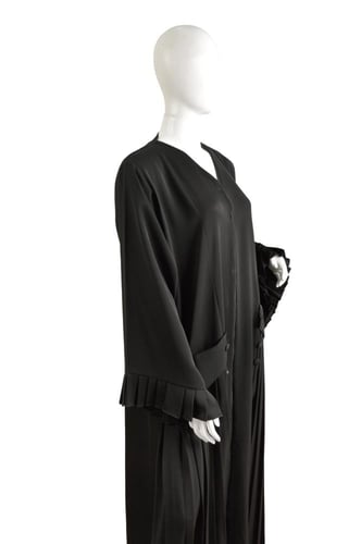 عباية بدون إسم الفاخرة بطيات أنيقة – تصميم راقي لل...