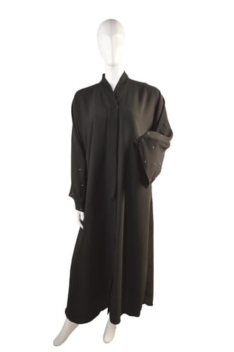 عباية فخمة وجذابة من ماركة بدون اسم، مصنوعة من حري...