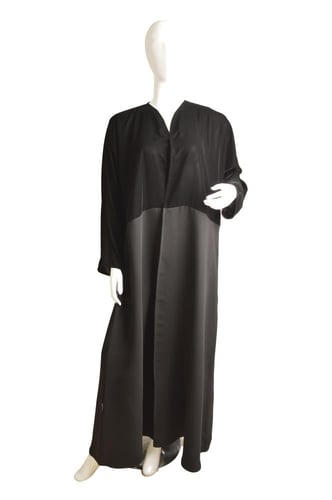 عباية سوداء فاخرة بجزء علوي مخمل (قطيفة) وسفلي قما...