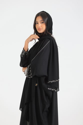 عباية فراشة بالخرز اليدوي