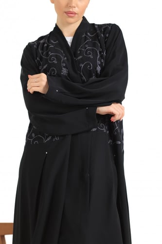 عباية تطريز بتصميم عصري