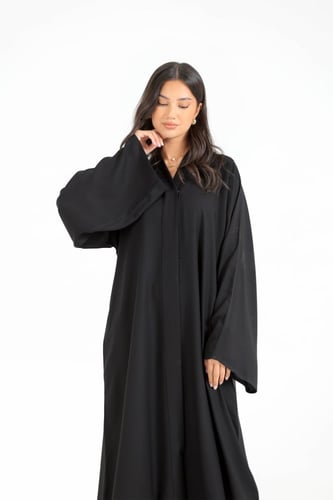 عباية سادة ياقة قماش بدون اسم المميز -عباية فقط