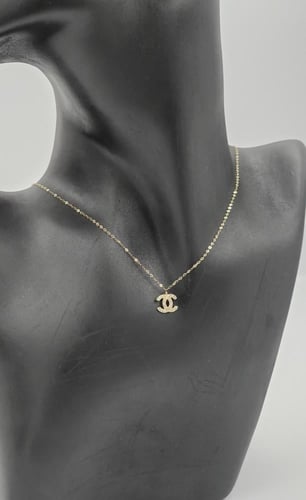 عقد ذهب عيار 18