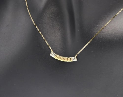 عقد ذهب عيار 18