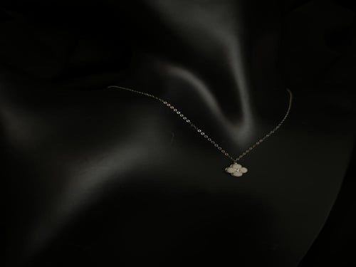 عقد ذهب عيار 18