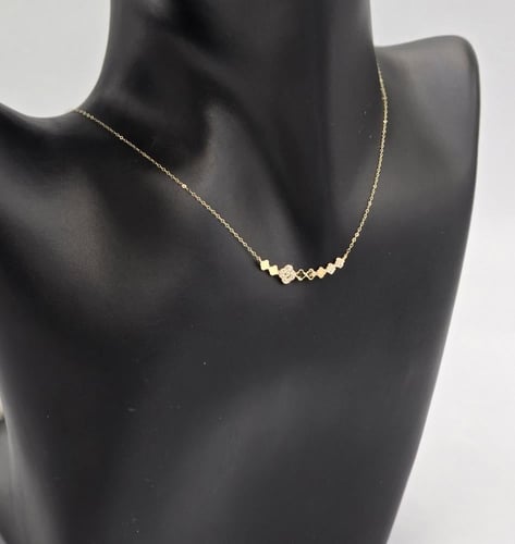 عقد ذهب عيار 18