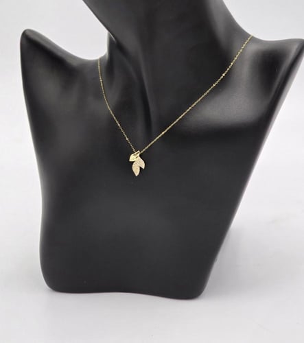 عقد ذهب عيار 18