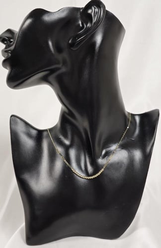 عقد ذهب عيار 18