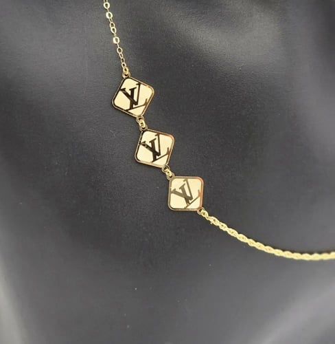 عقد ذهب عيار 18