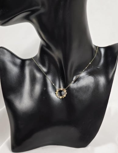 عقد ذهب عيار 18