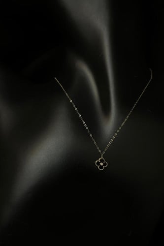 عقد ذهب عيار 18