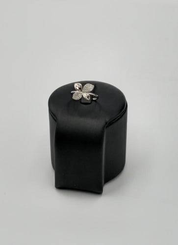 طقم ذهب ابيض عيار 18