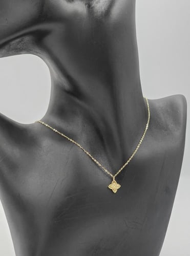 عقد ذهب عيار 18