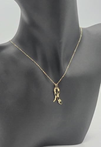 عقد ذهب عيار 18