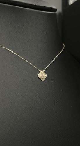 عقد ذهب عيار 18