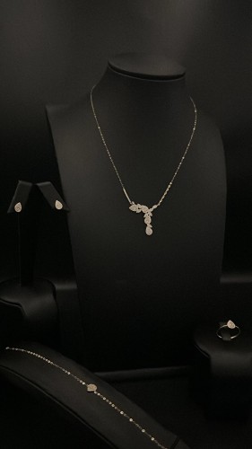 طقم ذهب عيار 18