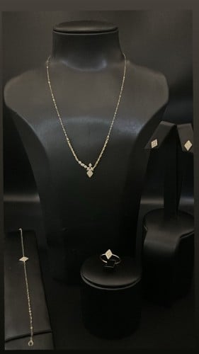 طقم ذهب عيار 18