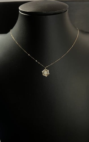 عقد ذهب عيار 18