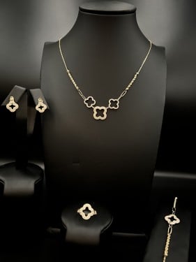 طقم ذهب عيار 18