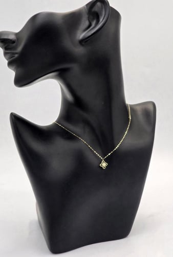 عقد ذهب عيار 18