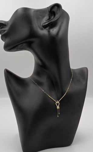 عقد ذهب عيار 18