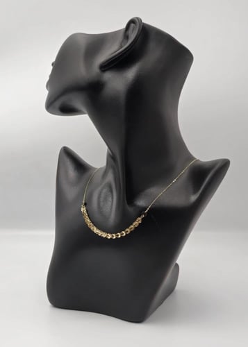 عقد ذهب عيار 18