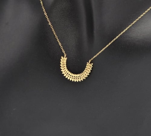 عقد ذهب عيار 18