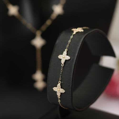 طقم ذهب عيار 18