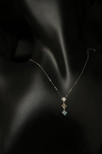 عقد ذهب عيار 18