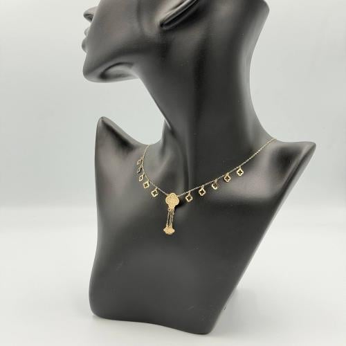 عقد ذهب عيار 18