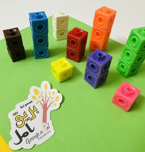 المكعبات المتدخلة لتعليم الحساب