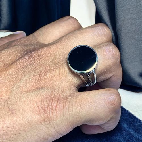 خاتم العقيق الأسود الدائري - بساطة تعني الهيبة