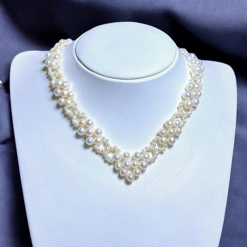 عقد فاخر من اللؤلؤ الطبيعي – تصميم ناعم بطابع كلاس...