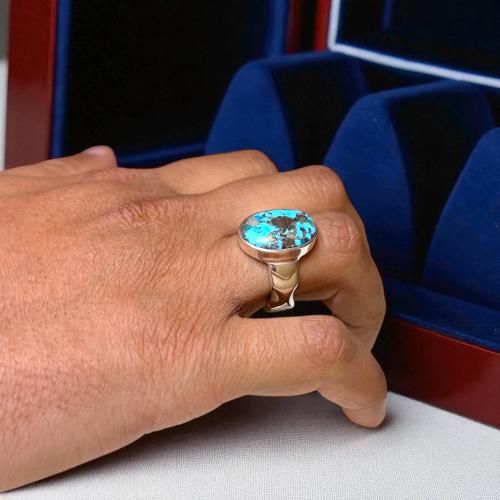 خاتم فيروز إيراني كرماني بصياغة ملكية