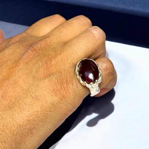 خاتم عقيق يماني كرزي بصياغة اوبال موديل ملكي