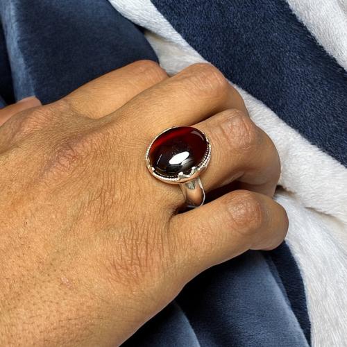 خاتم عقيق كرزي بصياغة ملكيه من اوبال