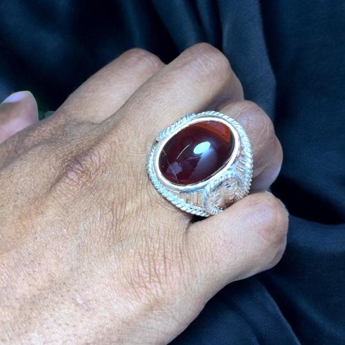 خاتم عقيق كرزي يمني بصياغة سلك من ورشة اوبال ا