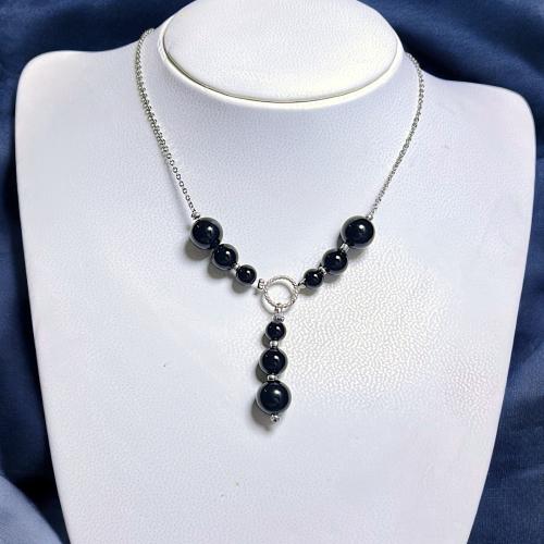 عقد حجر العقيق الأسود بسلسال فضة – تصميم فريد