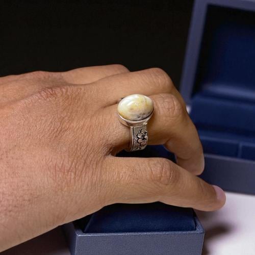 خاتم عين القطه بصياغة ملكية