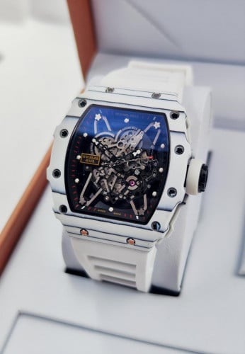 ساعة ريتشارد ميل سير ابيض ومينا أسود