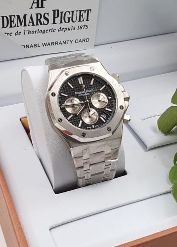 ساعة ادمرز بياجيه لون فضي مينا اسود ثلاثي