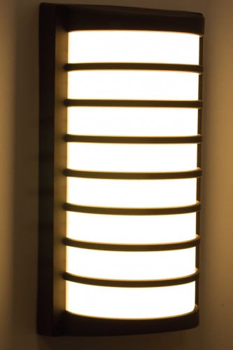 إنارة جدارية خارجية