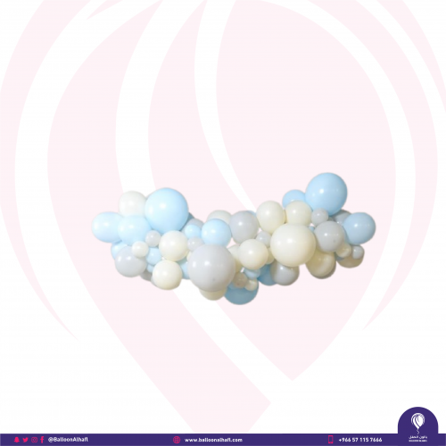 اكليل بالونات ازرق وكريمي