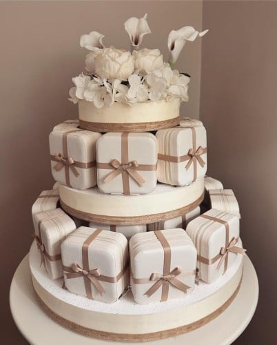 ستاند سكري مكون من 20 قطعه شنطة مجوهرات