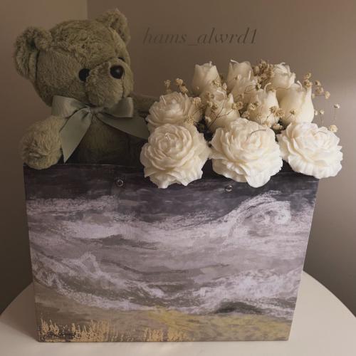 بوكس الدبدوب مع شموع الورد المعطره